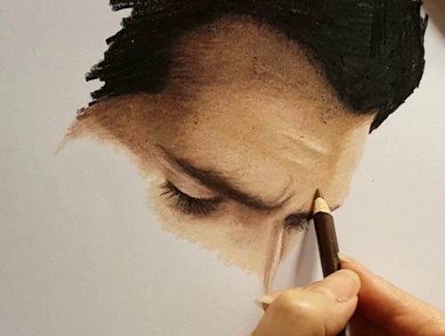 From Sketch to Color: Step-by-Step Process for Creating Lifelike Portraits with Colored Pencils
